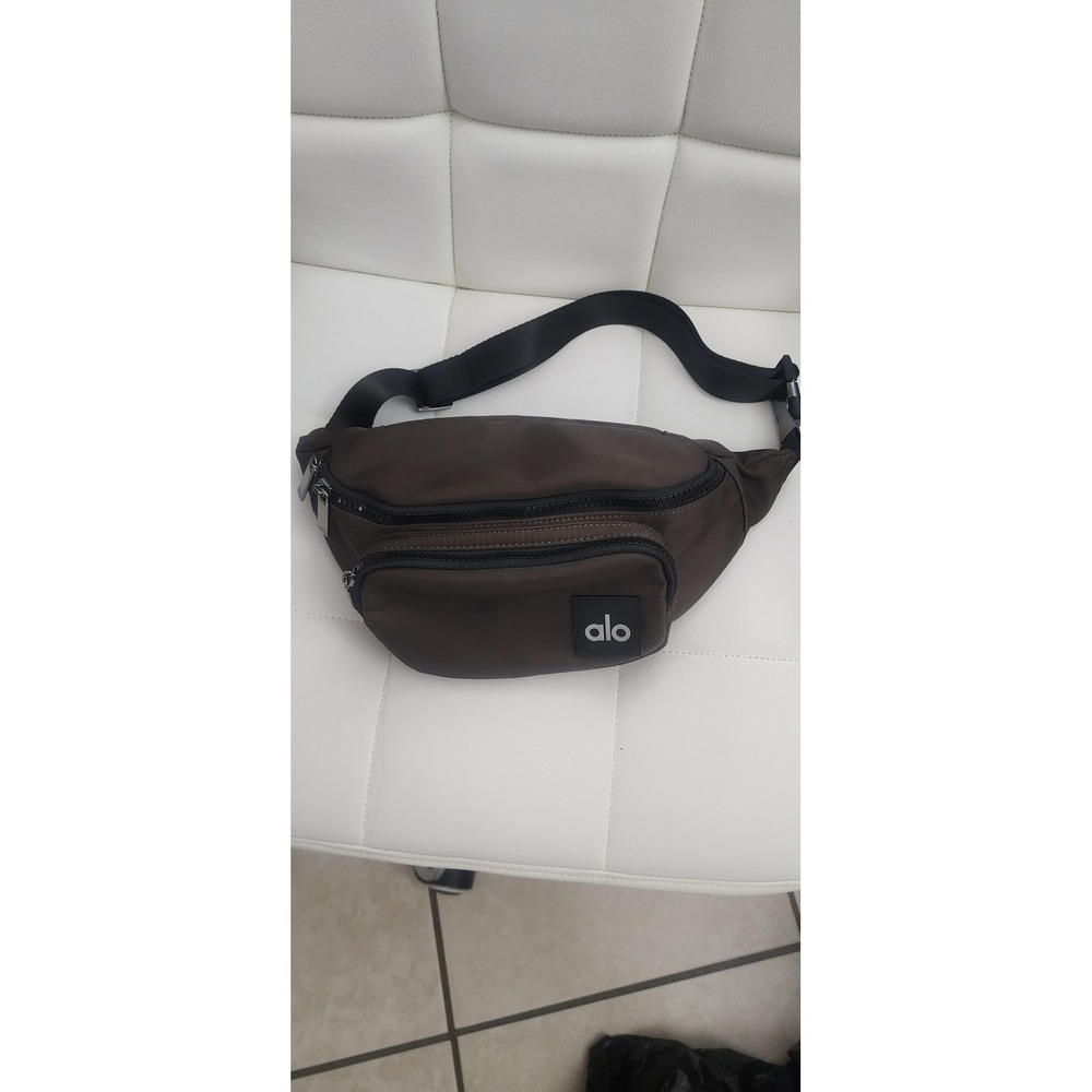 Alo Yoga Explorer Fanny Pack Espresso Brown Belt Bag Crossbody Adjustable Strap